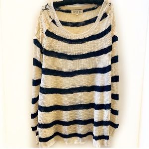 🎉4 for $40 Sale ‼️ Navy and off white sweater